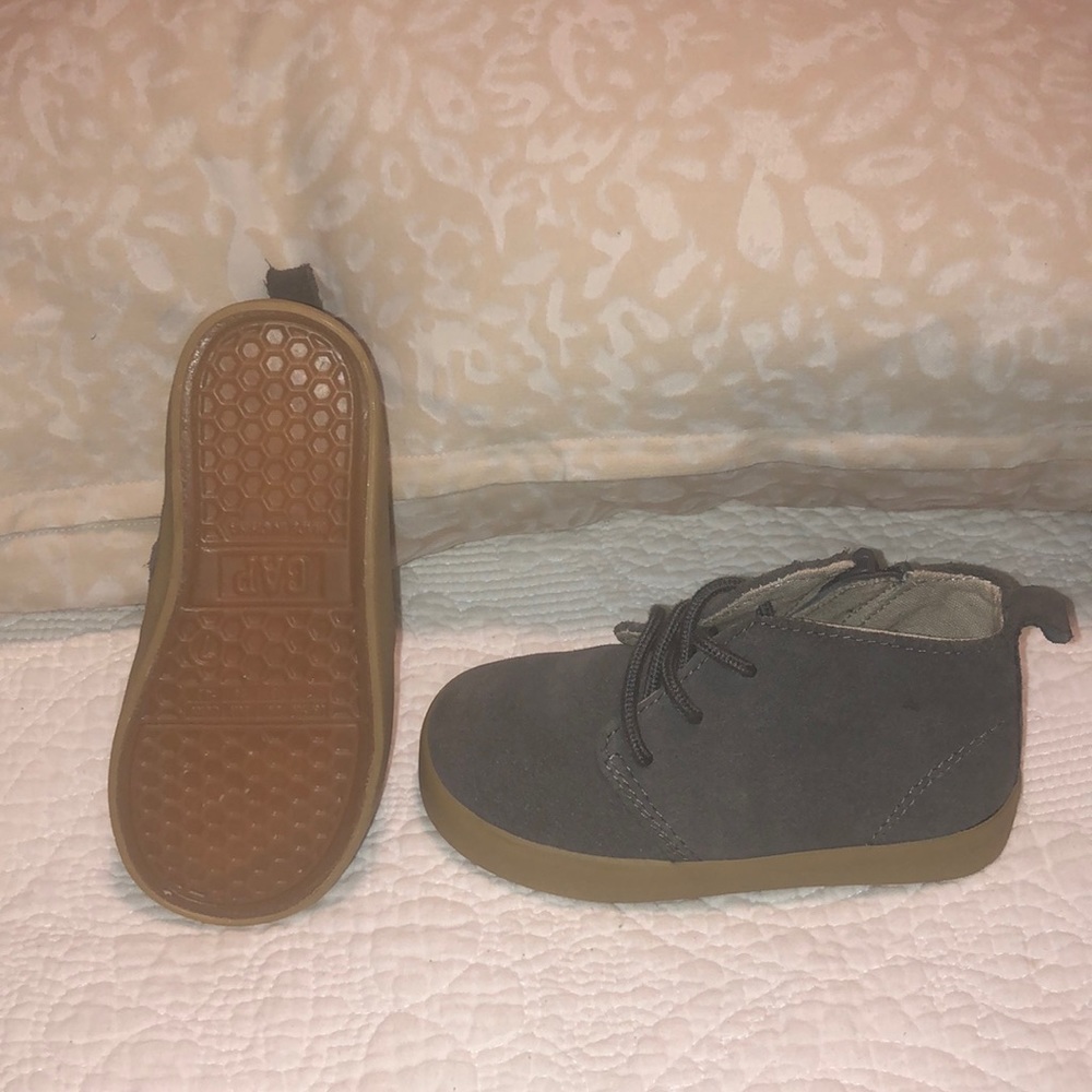 Baby Gap toddler 7c suede grey shoes